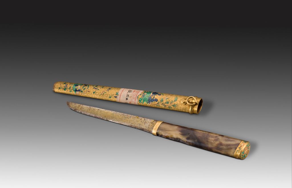 图片[1]-Gold burning blue scabbard oxhorn handle knife-China Archive